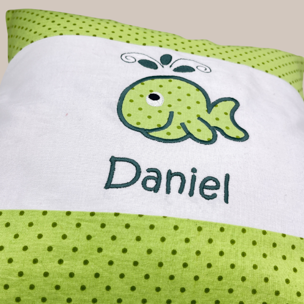 Rückseite Kissenhülle 35x35cm groß mit dem Namen Daniel und Wal-Applikation bestickt - Sofortkauf